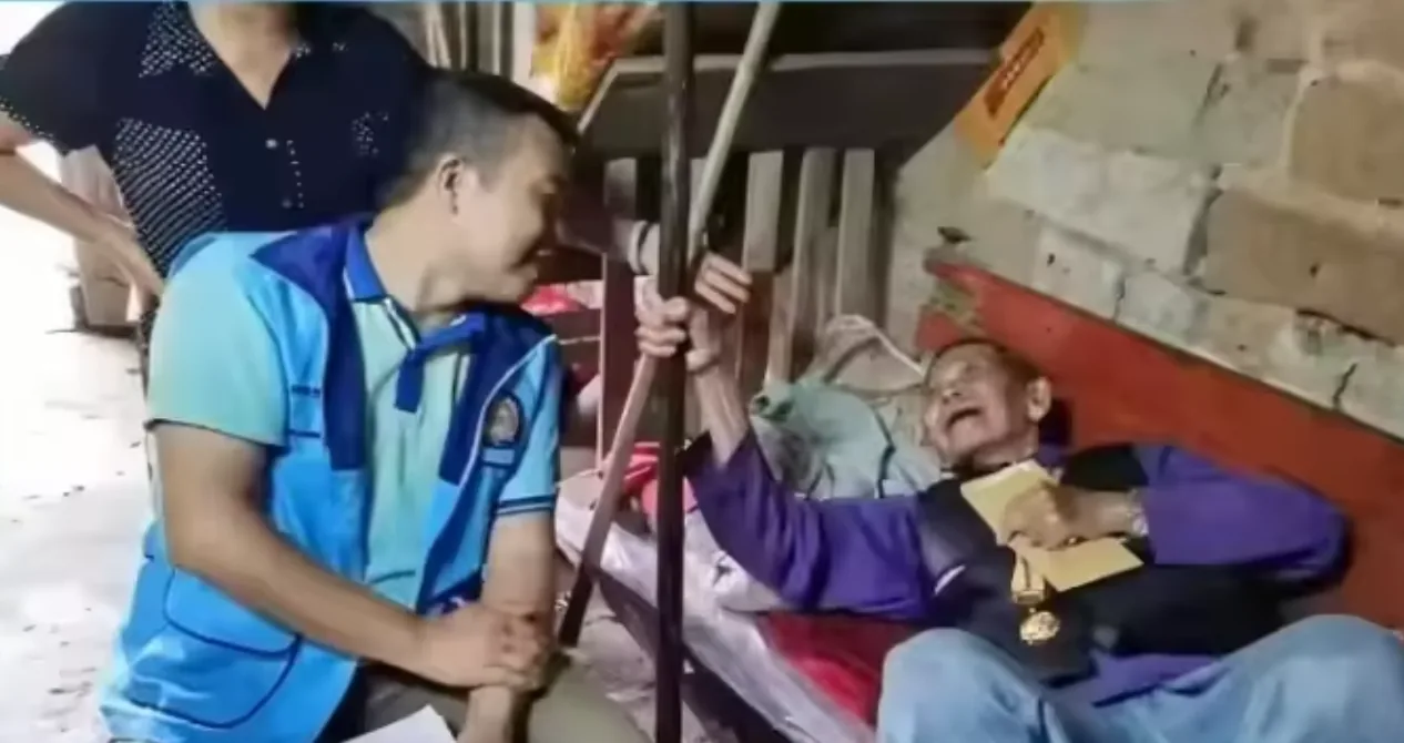 Zhengyang Printing Dongguan volunteer crouching down to listen caring for elderly Guangdong China